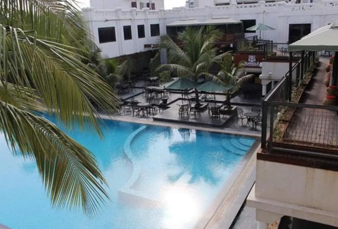 Hotel Aarya Grand Sarkhej Exterior photo