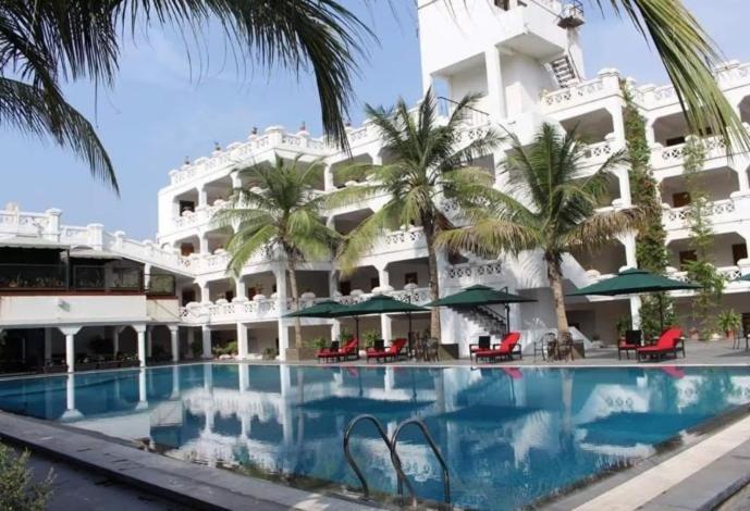 Hotel Aarya Grand Sarkhej Exterior photo